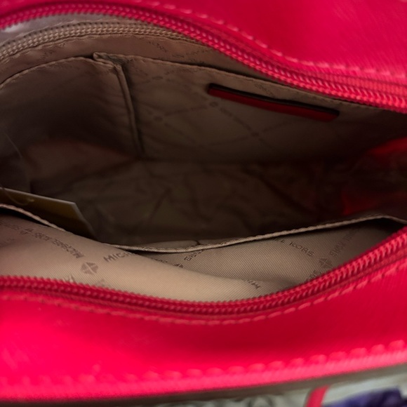 Michael Kors Fuchsia Morgan Messenger Bag with gold hardware - Picture 7 of 8